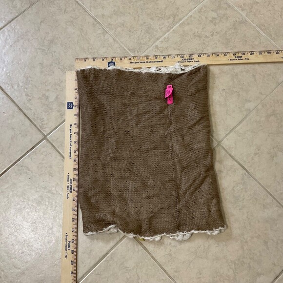 Betsey Johnson Openwork Knit Tube Scarf One Size Acrylic White & Beige w charm - Picture 3 of 9